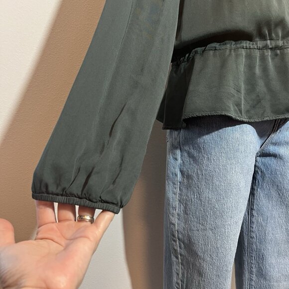Cloth & Stone Anthropologie Women’s Top Small Size Green On Shoulder Blouse NWT - Picture 8 of 10